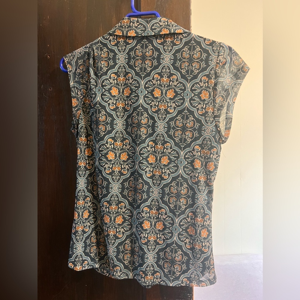 Great light weight blouse - Picture 3 of 3